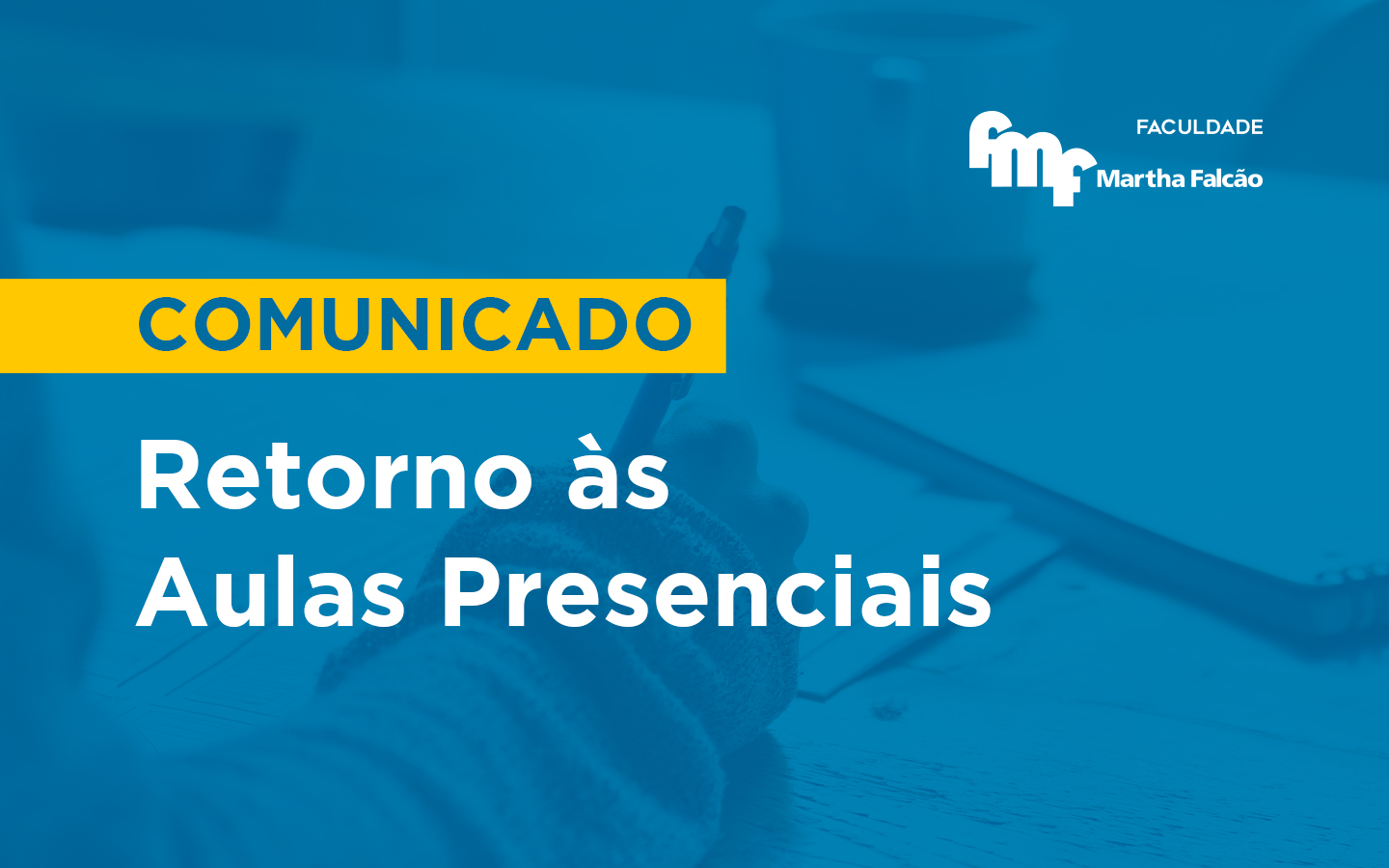 Banner azul com um comunicado do retorno das aulas presenciais